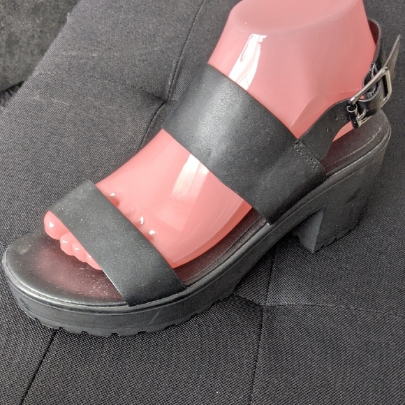 Steve Madden Shoes - Steve Madden Black Double-Strap Platform Sandals